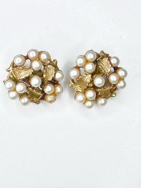 Vintage BSK Gold and Pearl Cluster clip on Earrings